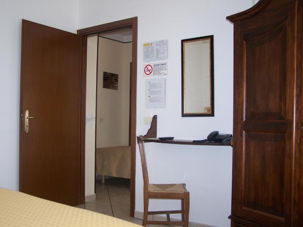 Hotel Ristorante La Torretta Bianze Bilik gambar